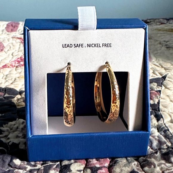 HOUSE OF HARLOW 1960 Hammered Finish Gold Tone Hoops Earrings NIB NWT - Picture 2 of 2
